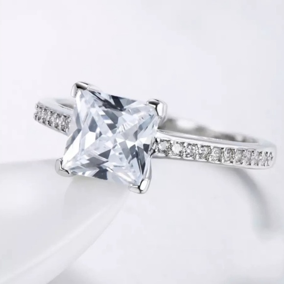 NEW💍925 STERLING SILVER DIAMOND ENGAGEMENT RING, CUTE RING, SHINY RING. - Picture 4 of 6